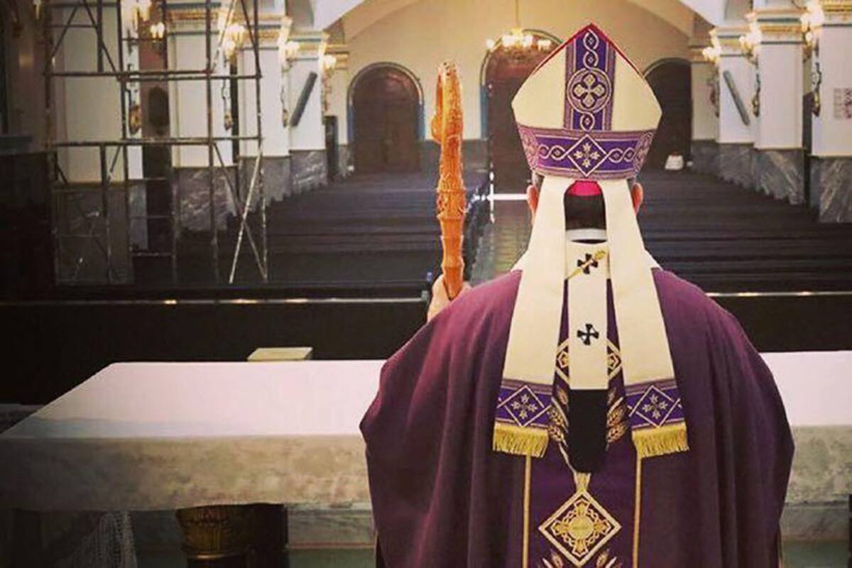 Con catedral vacía, arzobispo ofrece misa dominical