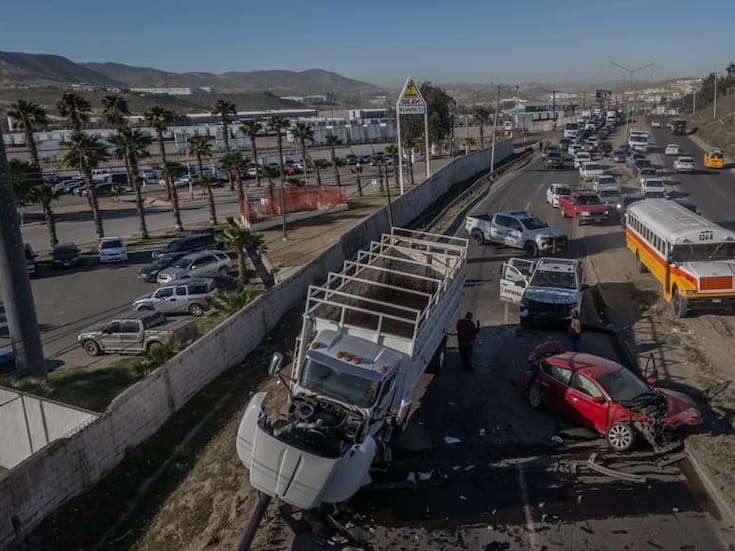 Accidente múltiple colapsa la carretera libre Tijuana–Tecate