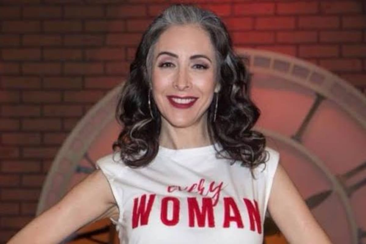 Reaparece Adriana Lavat muy bien acompañada