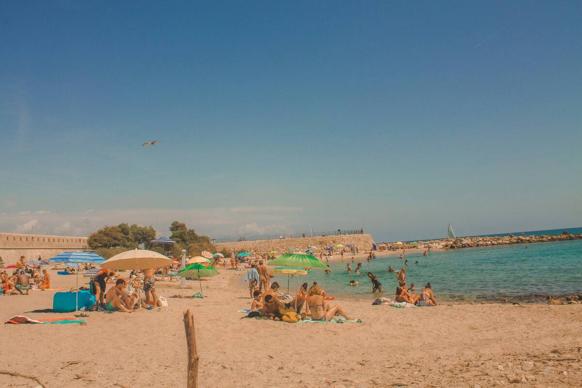 ¿Vas de vacaciones? Condusef alerta sobre los fraudes más comunes al viajar