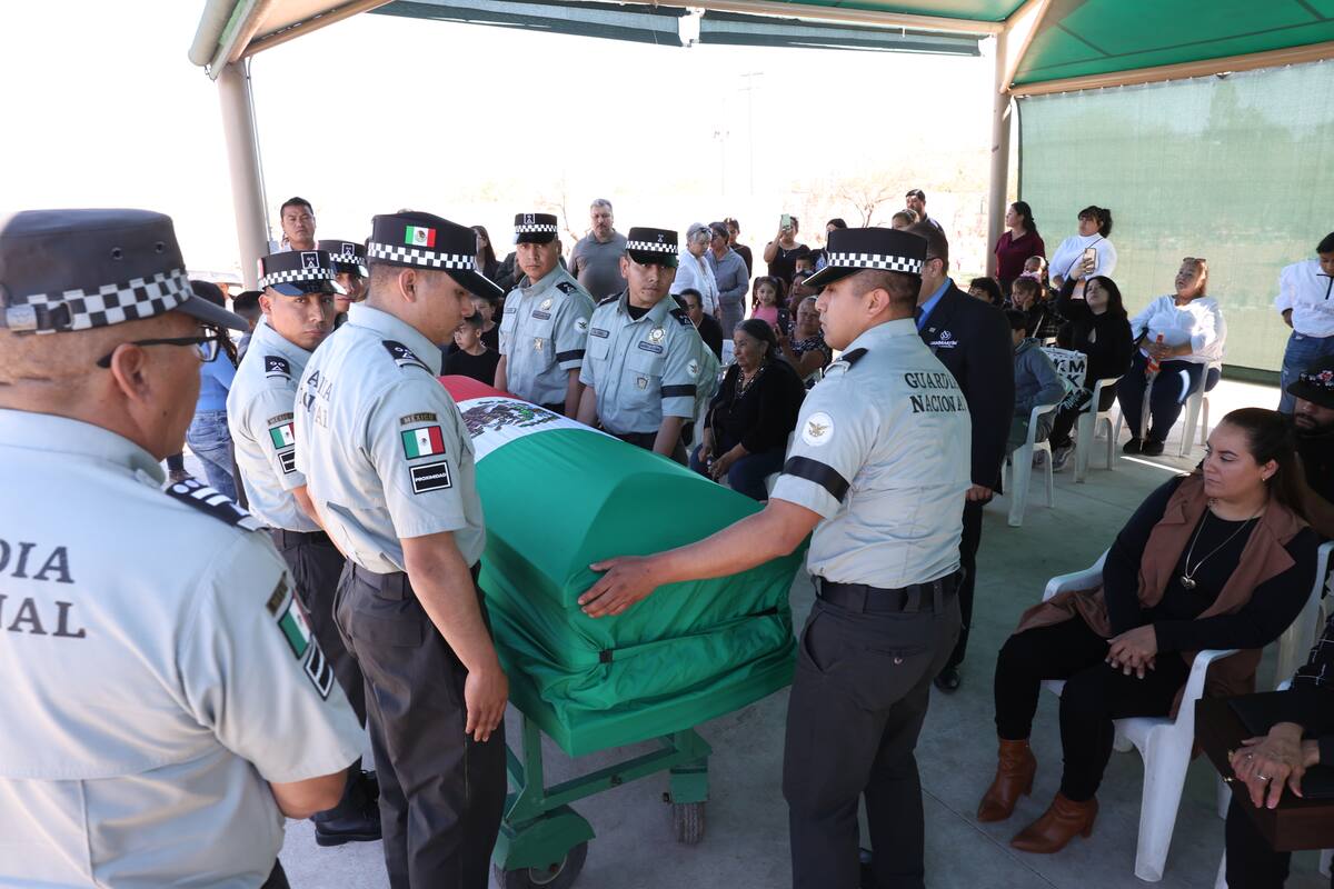 “Me duele que se haya ido mi hijo, pedazo de mi ser”: Despide madre a soldado hermosillense que murió en Ensenada