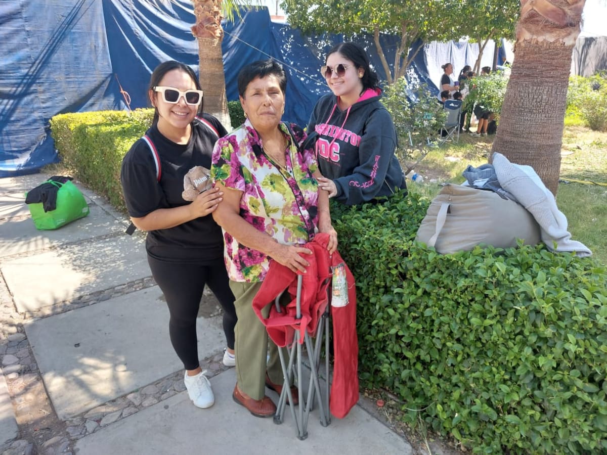 La señora Elva Julia Mendívil Amparano, de 70 años de edad, residente de Hermosillo, fue acompañada por familiares.
