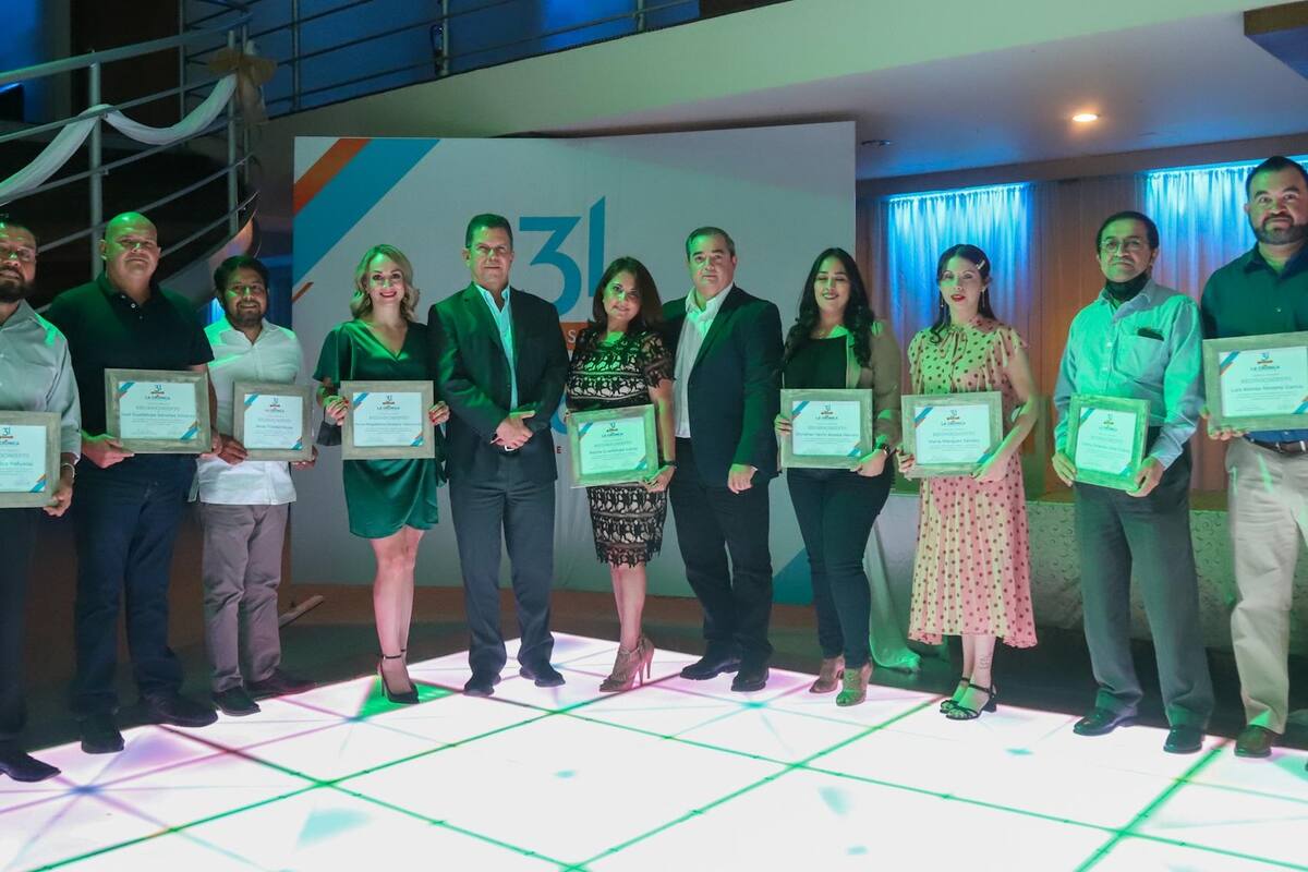 Celebra La Crónica 31 años de servir a los cachanillas