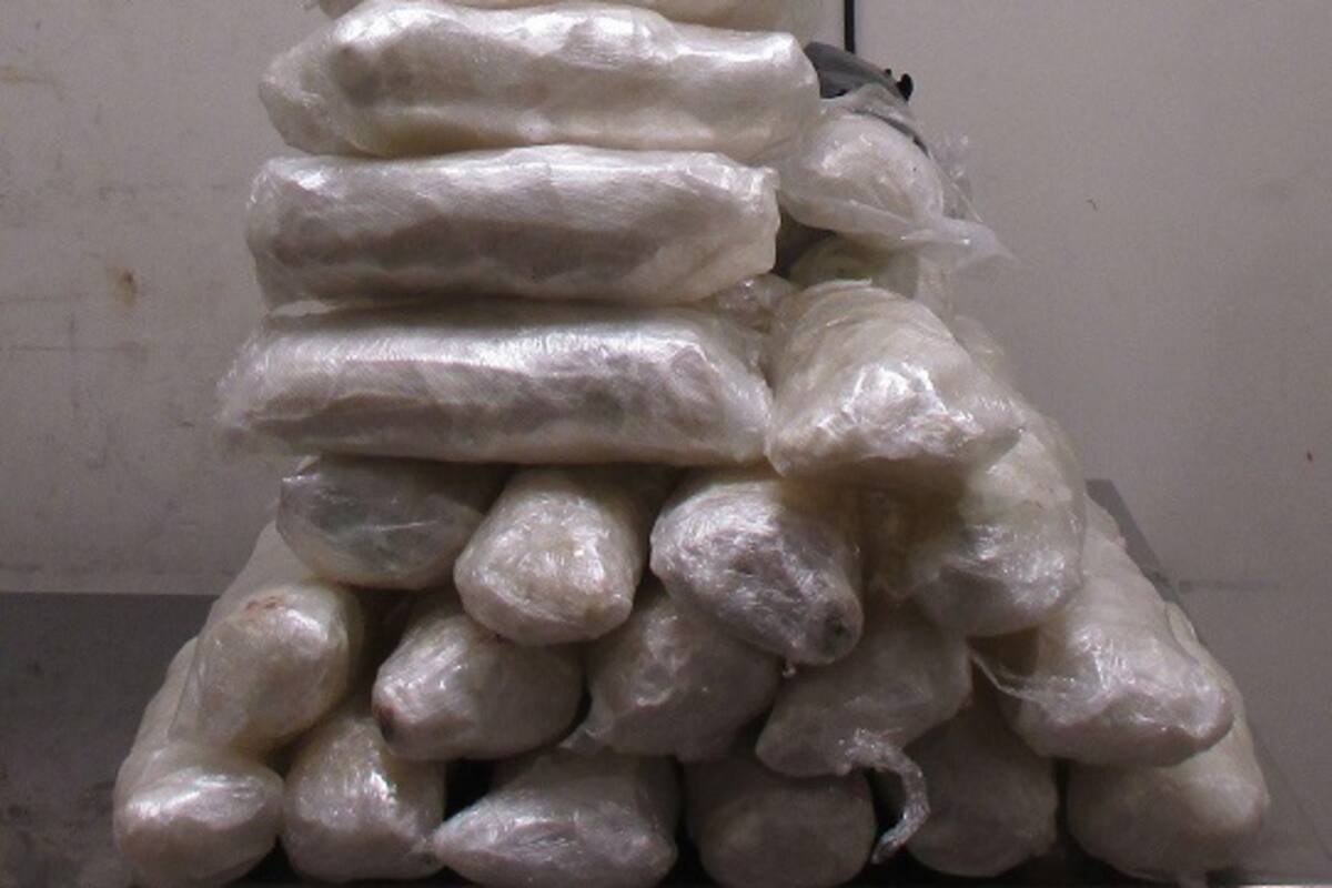 Detienen mujer estadounidense que intentó cruzar frontera México a EU con millonario cargamento de droga