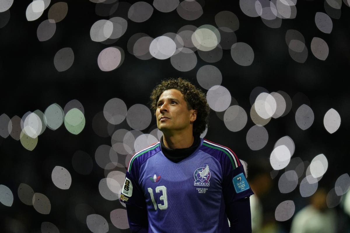 Guillermo Ochoa vio acción en su cuarto mundial. (Foto: AP)