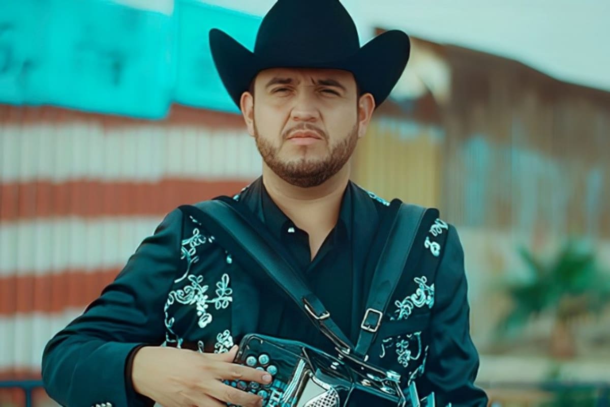 Edén Muñoz, vocalista de Calibre 50, da positivo a Covid-19