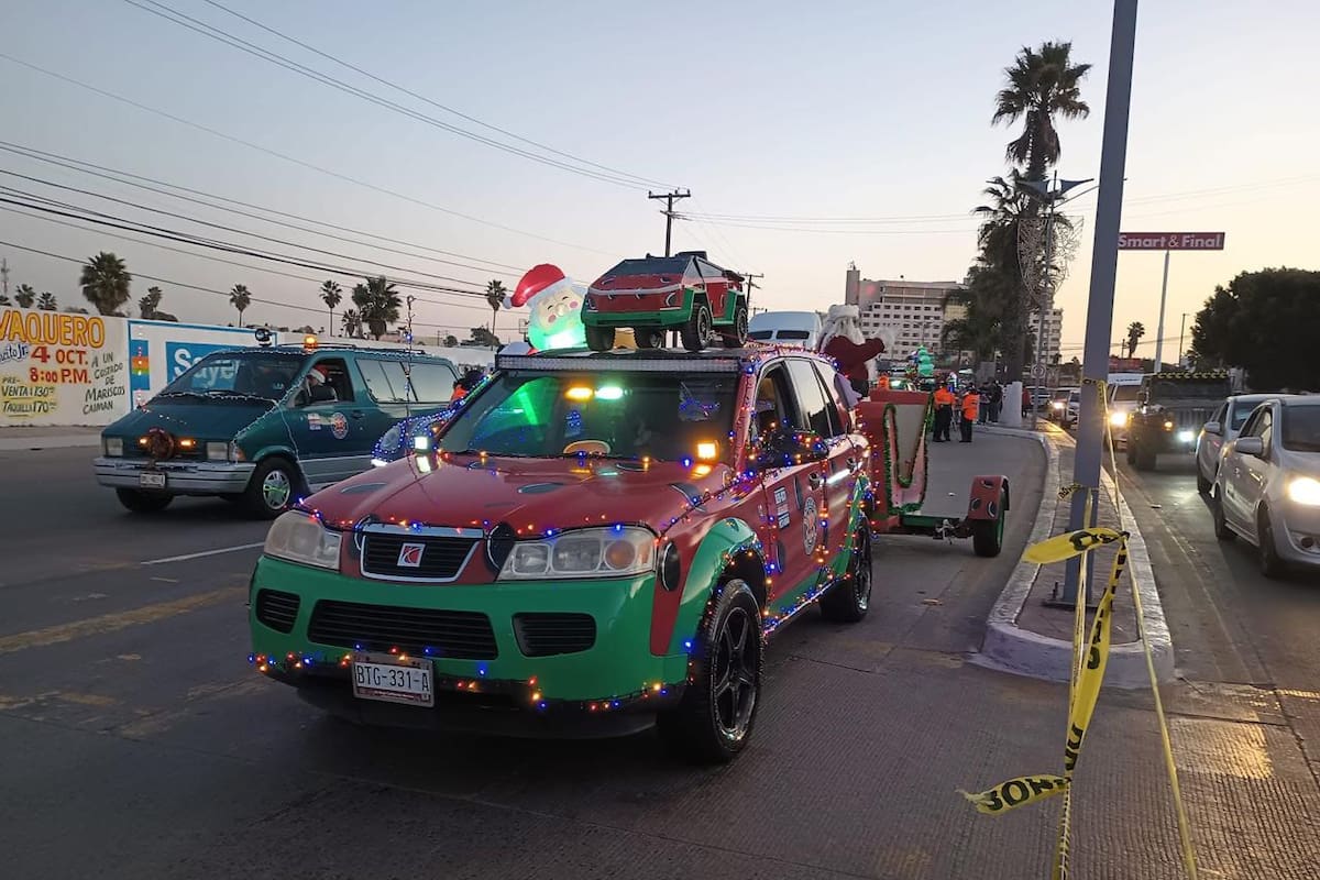 Anuncian cierre de vialidades por desfile navideño en Rosarito