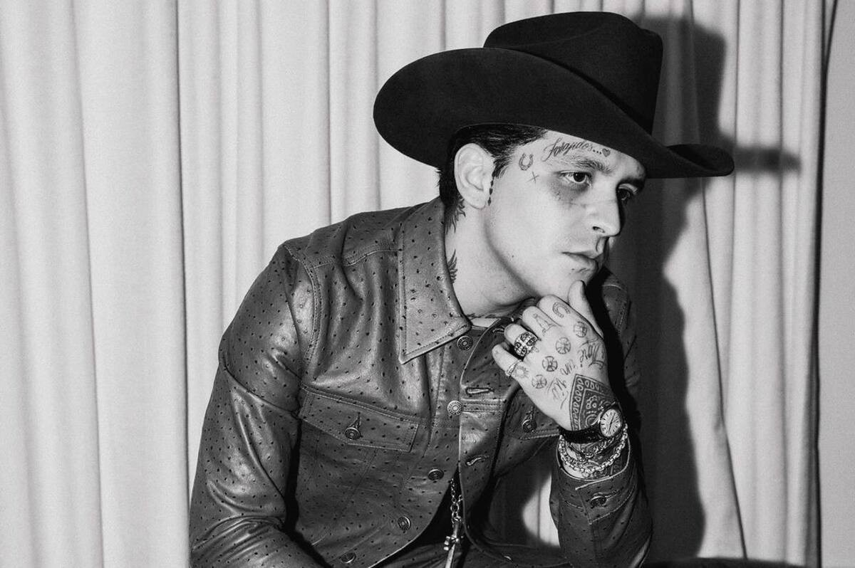 Nodal prometió que no se volvería a tatuar la cara como un gesto hacia su hija, fruto de su relación con Cazzu.