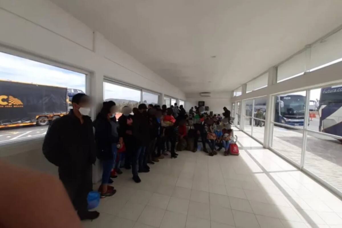 Veracruz: Localizan a 92 migrantes y detienen a cinco polleros