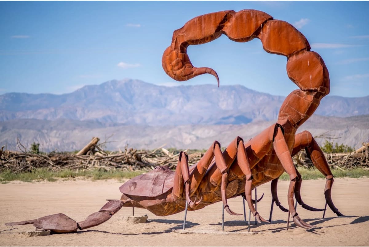 El recorrido se puede realizar con guía en carro o caminando e incluyen las paradas populares del Dragón del Mar. Foto: Cortesía
