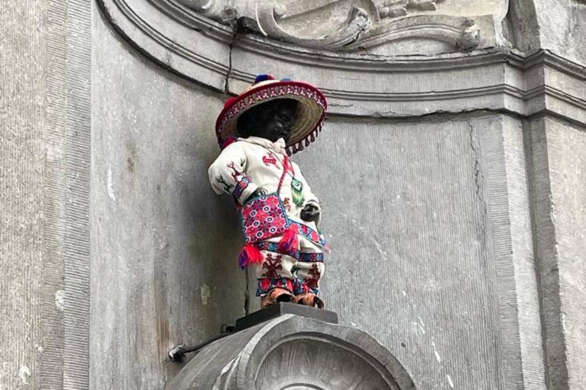 Manneken Pis: Lo visten con traje mexicano por la Independencia