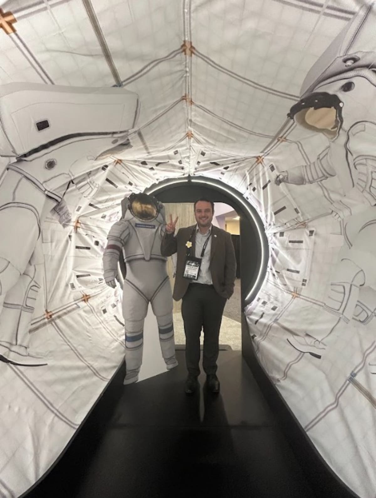 Leonardo Ociel Espinoza Zepeda fue seleccionado por la Federación Astronáutica Internacional para integrarse a un programa que reúne a 40 jóvenes líderes del sector espacial. Foto: Cortesía.