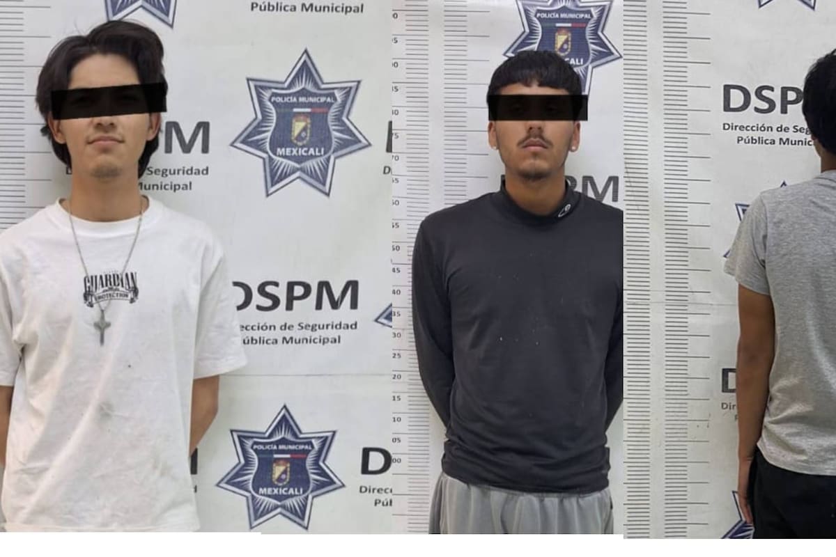 Persecución policial termina con tres detenidos y su carro dentro de un canal