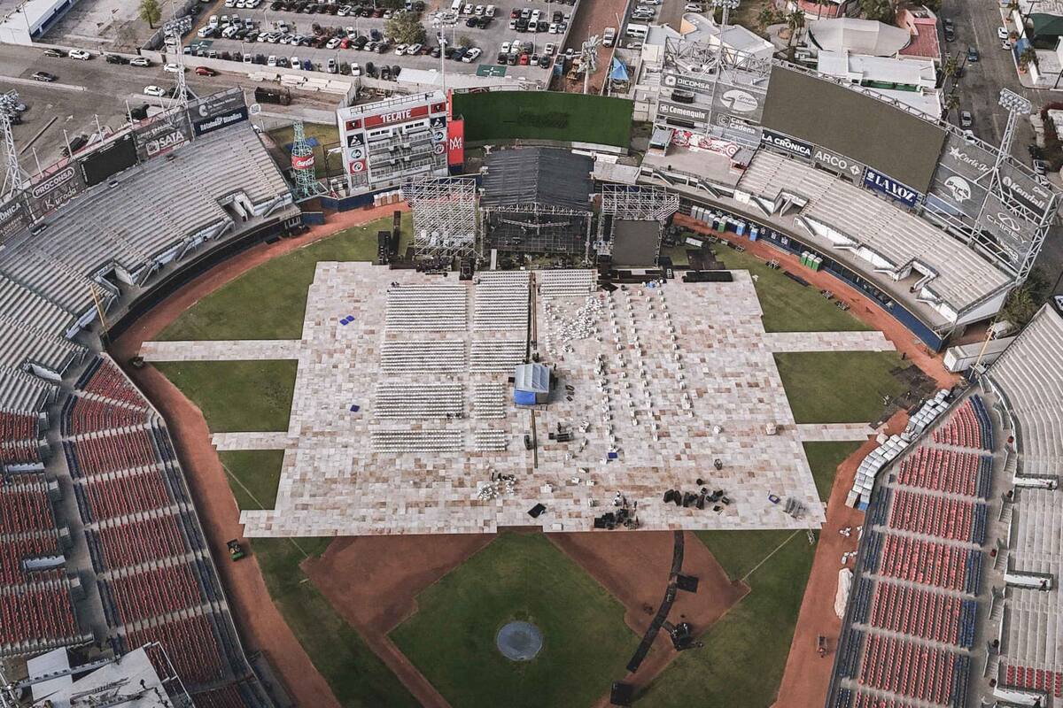 Inician preparativos para el concierto de Carin León en Mexicali