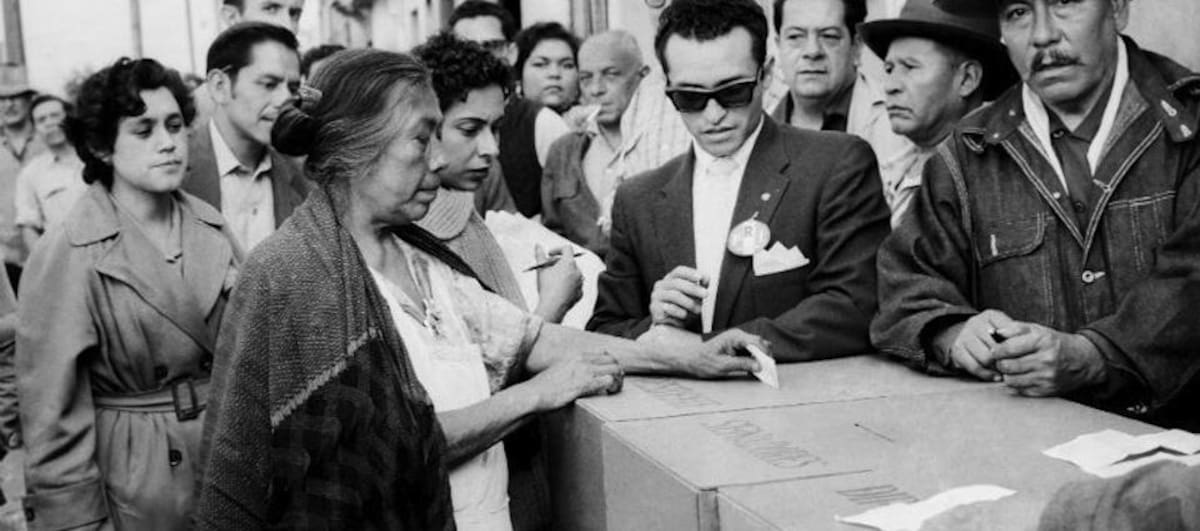 Mujeres votando en 1953