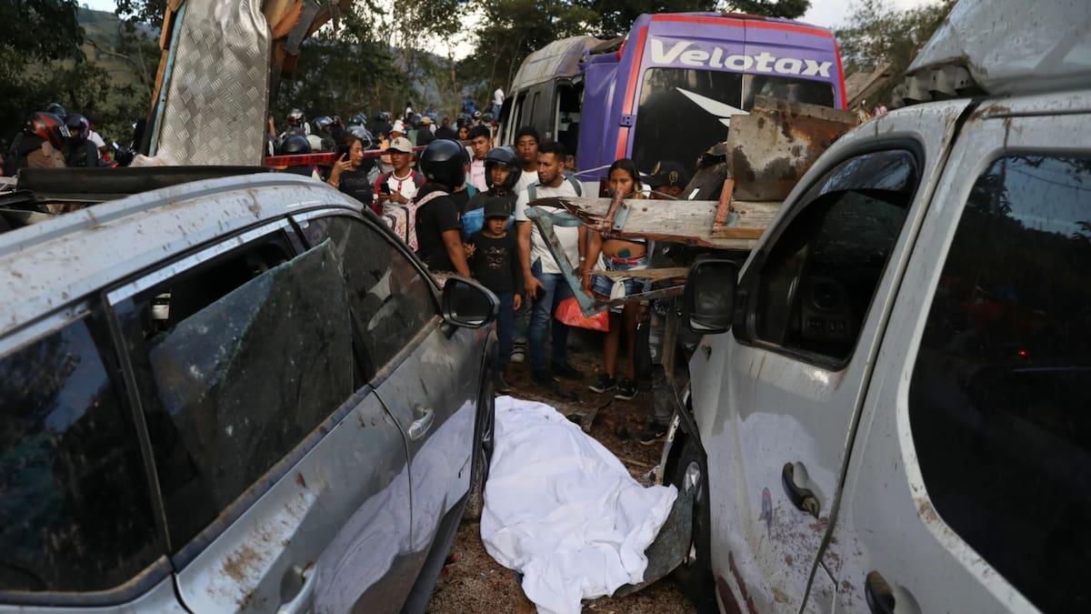 Las autoridades colombianas atribuyen el ataque a disidentes de las FARC que rechazaron el acuerdo de paz firmado en 2016. /AP