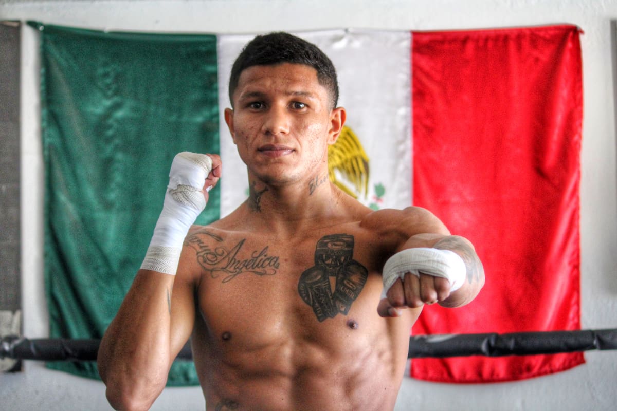 "Alacrán" Berchelt a demostrar que es el mejor Superpluma