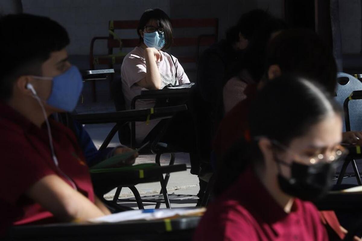 En pie regreso a clases de media superior; básica debe esperar