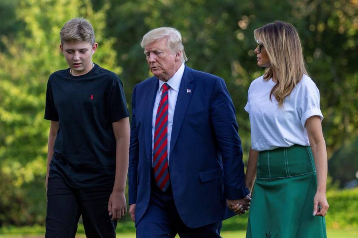 Barrón, hijo de Trump, sigue sin presentar síntomas, después de haber dado positivo a Covid-19