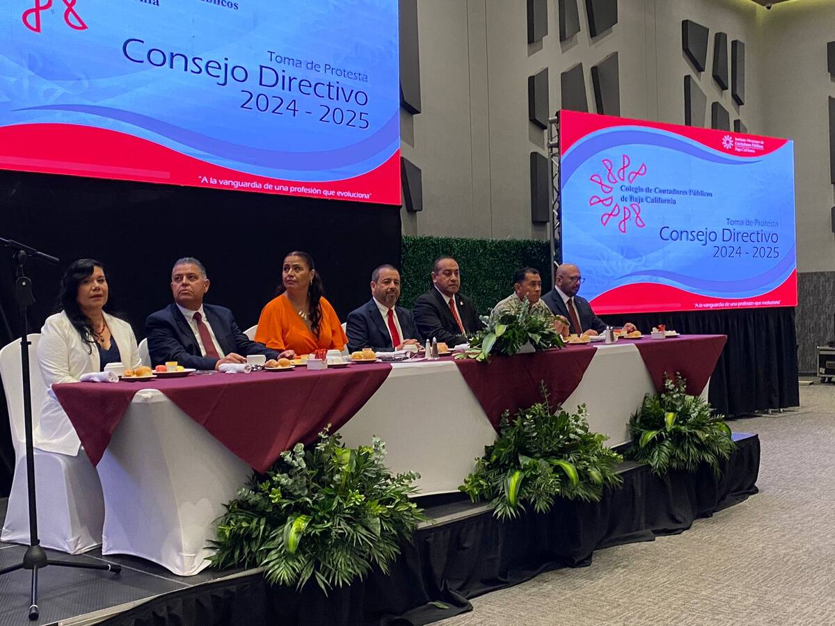 El cambio de Mesa Directiva del Ccpbc en las instalaciones del Hotel Quartz de Tijuana, reunió a contadores públicos certificados, representantes empresariales y del sector educativo.