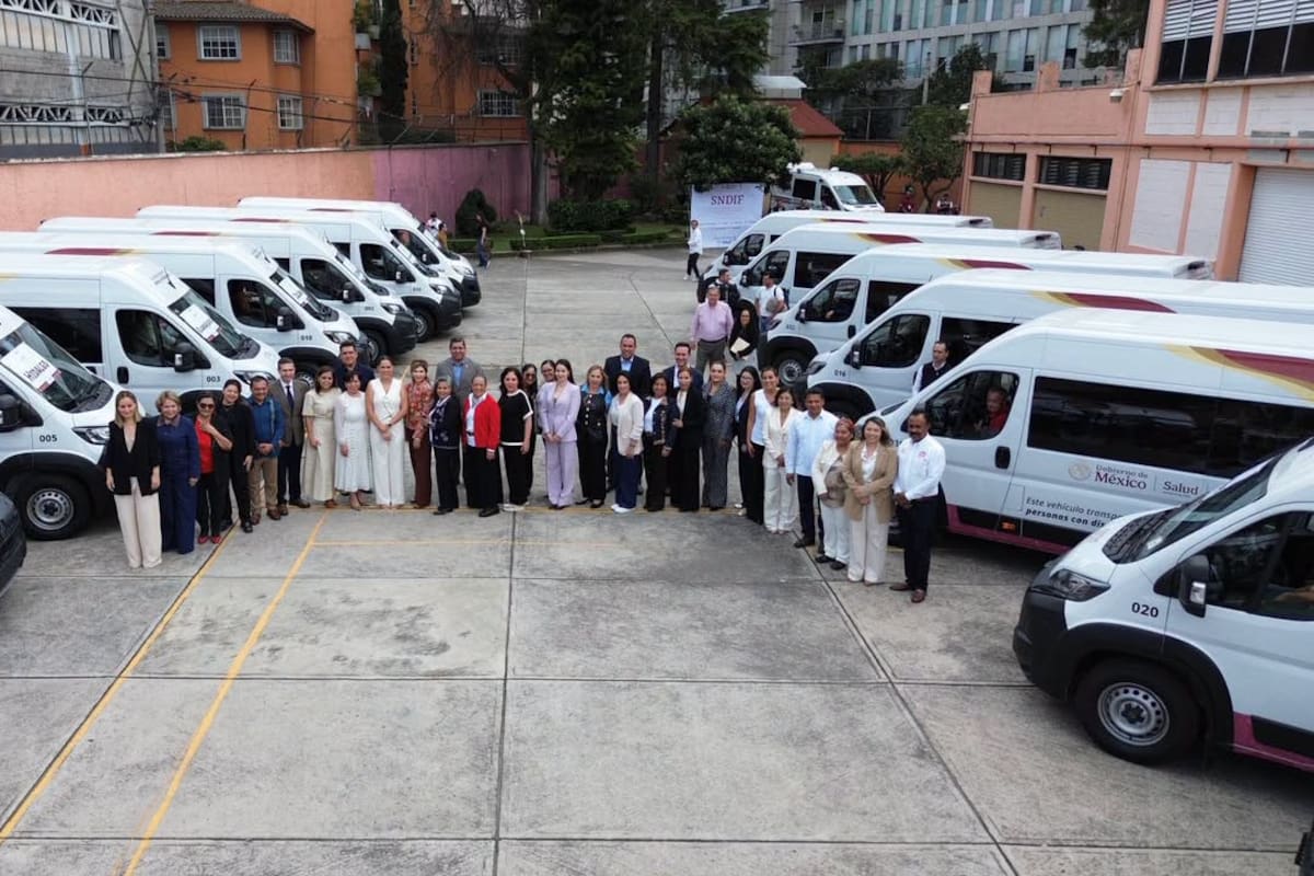 Llegan a Sonora tres vehículos adaptados para ampliar servicios de traslado a personas con discapacidad hacia centros de rehabilitación del DIF
