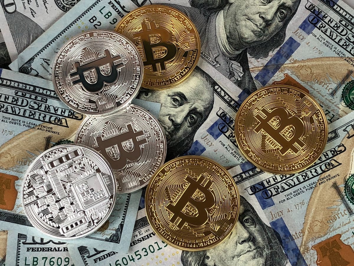 La combinación de oportunidades y riesgos hace que este mercado sea emocionante pero también complejo, y solo aquellos que estén bien informados y preparados deben aventurarse en él.