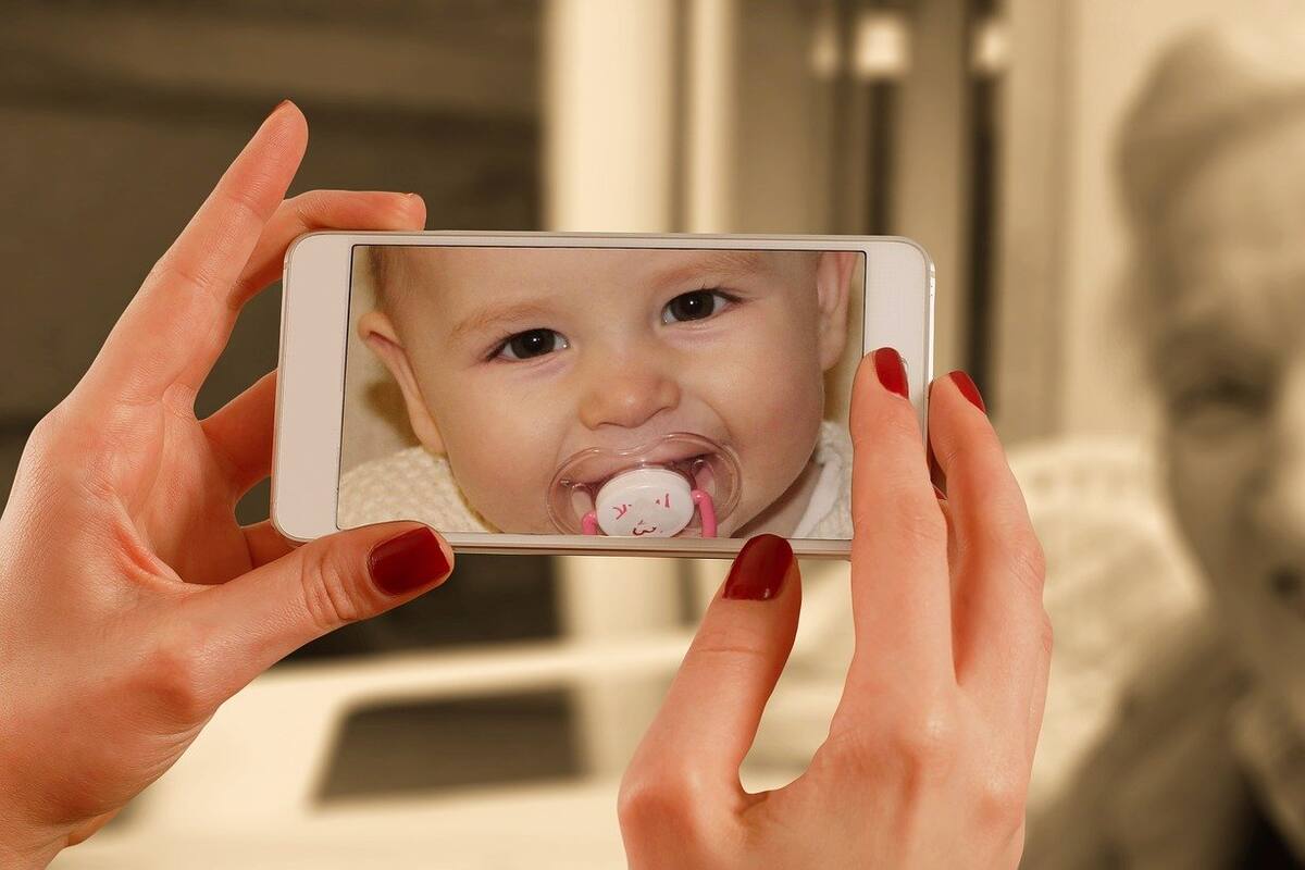 Los "niñeros virtuales" que están cuidando niños en medio de la pandemia de coronavirus