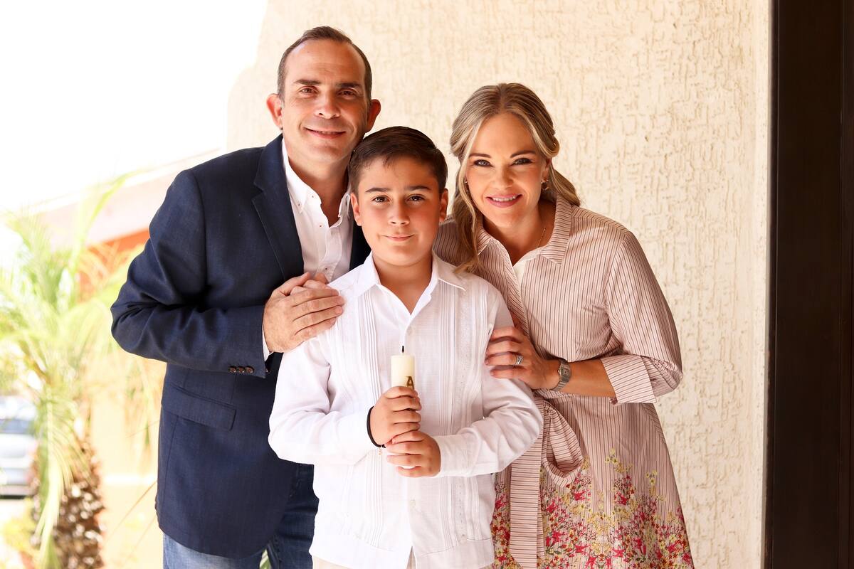 Juan Rodolfo Platt Haas recibe la Primera Comunión