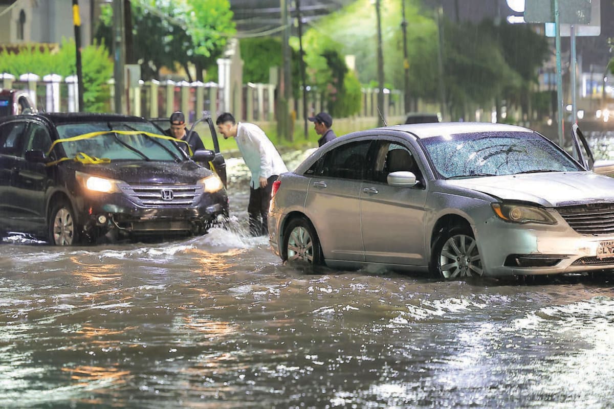 Ante lluvias extraordinarias en Hermosillo, Tránsito alerta por calles que pueden convertirse en arroyos y pide tomar rutas alternas