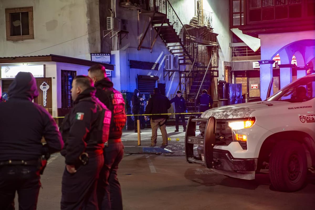 Balean a un hombre en estacionamiento de Plaza Fiesta