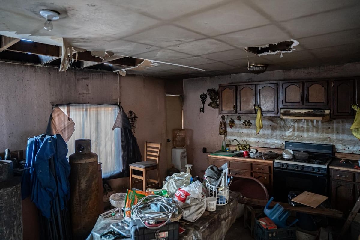 Tras el incendio registrado el 30 de diciembre en la colonia Morita, donde una pareja perdió la vida, los afectados piden ayuda de la comunidad para reconstruir sus viviendas. Foto: Border Zoom