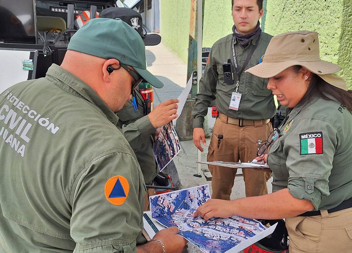Personal de Protección Civil monitorea las nuevas zonas donde se detectaron deslizamientos.