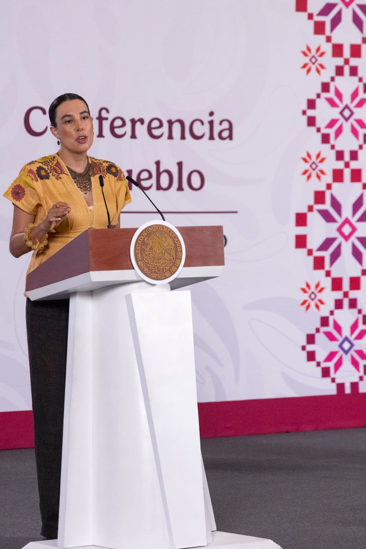 Cuauhtémoc, Ciudad de México, México, 13 de agosto de 2026. Conferencia de prensa matutina, “Mañanera del Pueblo” en el Salón Tesorería de Palacio Nacional. Josefina Rodríguez Zamora, secretaria de Turismo. | Foto: Carlos Ramos Mamahua / Presidencia
