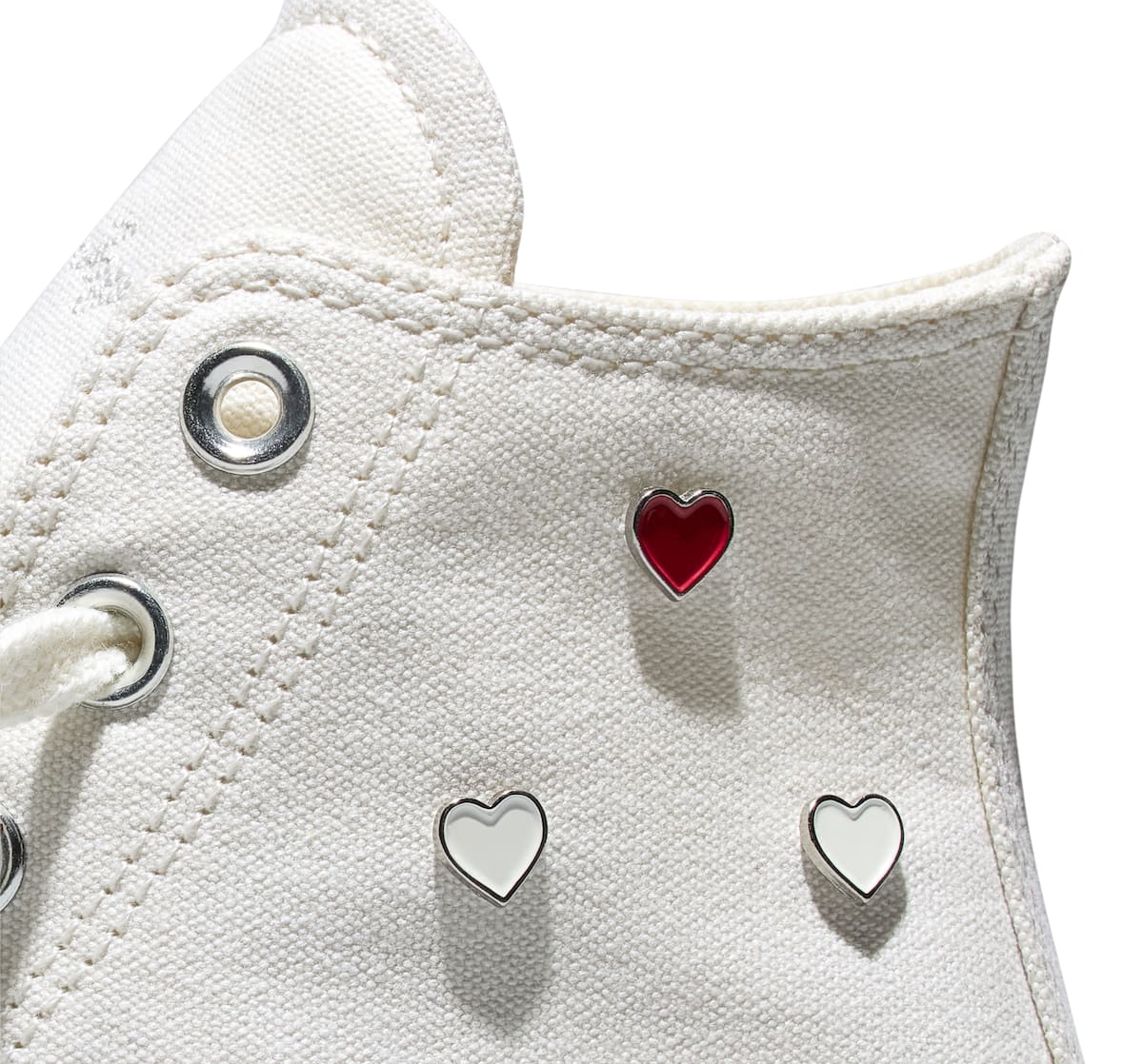 Converse rinde homenaje al amor en todas sus expresiones con el lanzamiento de Chucks Enamorados. Foto: Cortesía