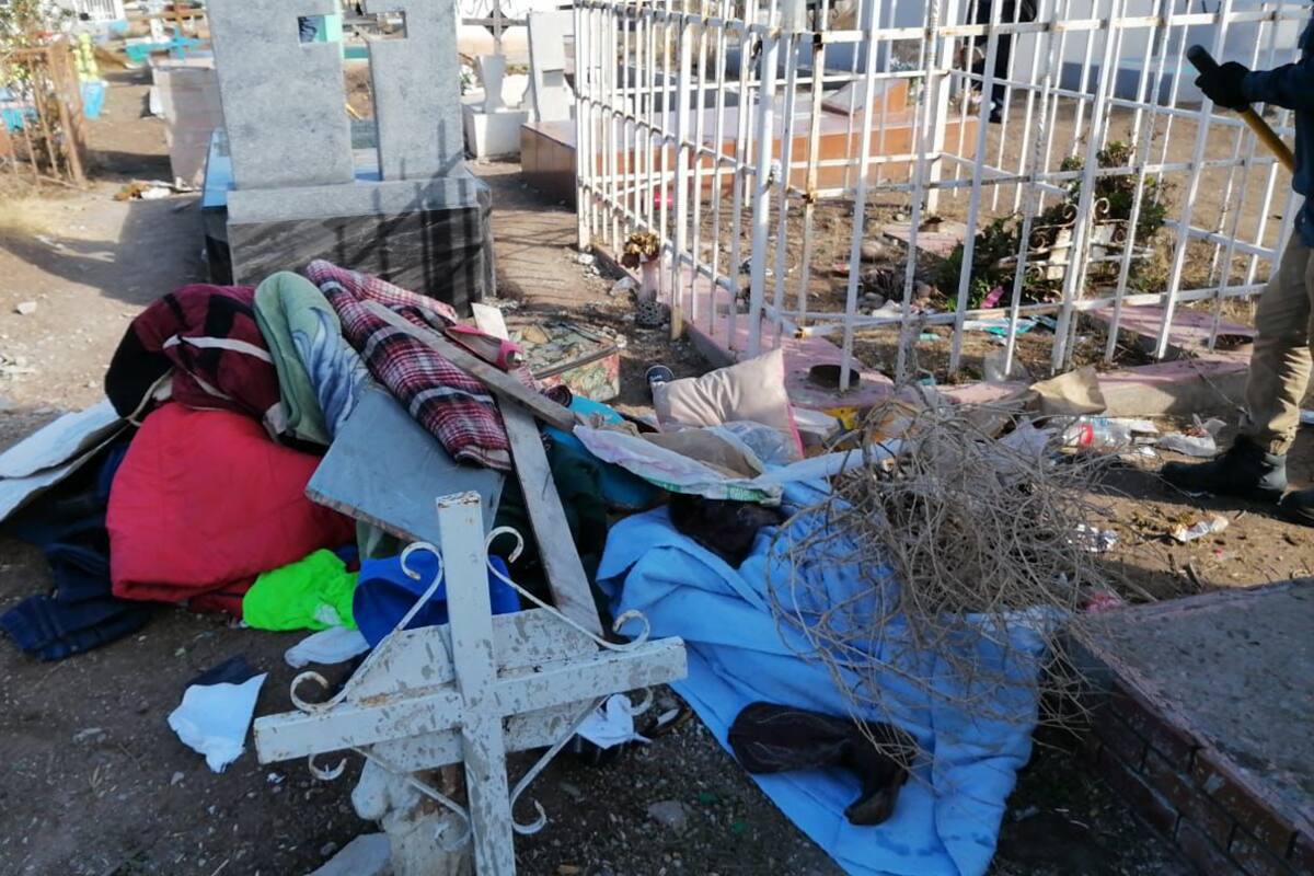 Inician labores de limpieza en panteón municipal de Rosarito
