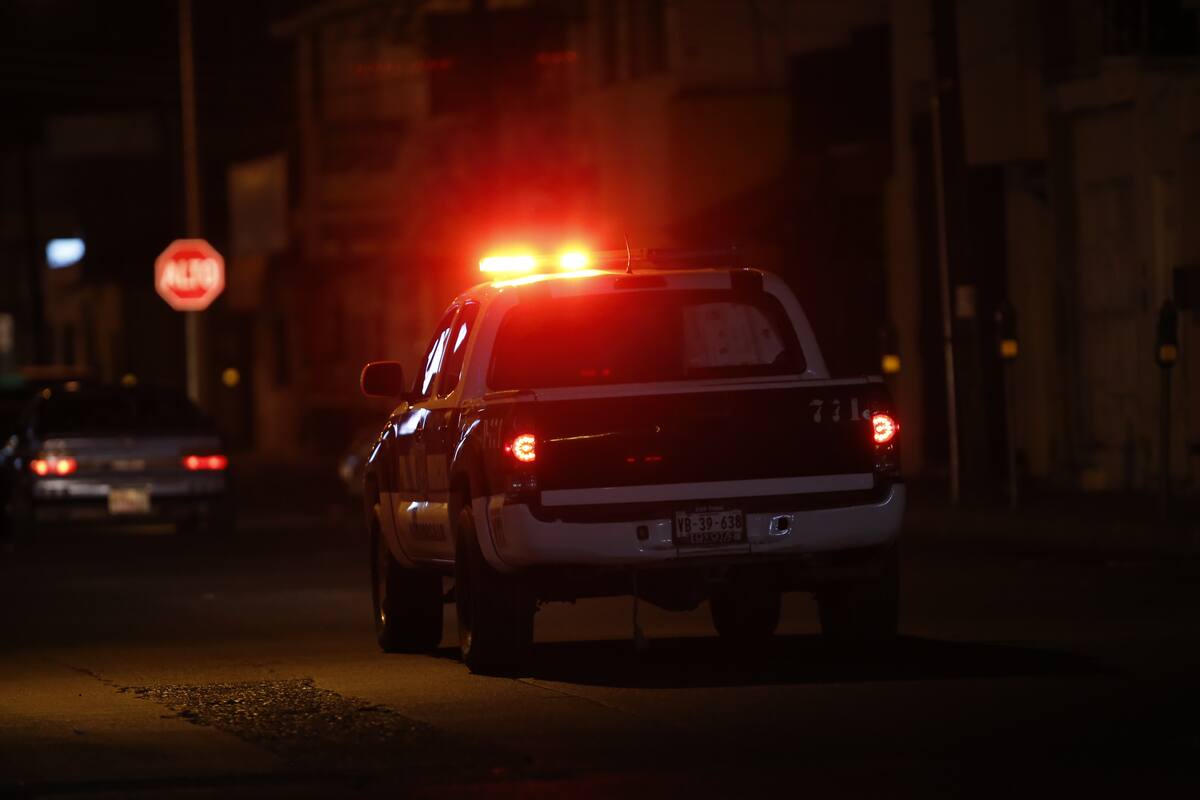 Hombre amenaza de muerte a su madre de 70 años y este es detenido por agentes municipales en Hermosillo