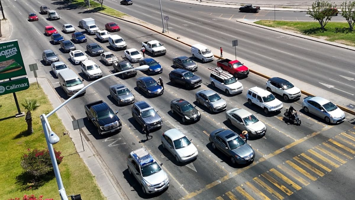 Un arranque lento, luces débiles o descargas repetidas pueden indicar un problema. Identifica qué debes revisar y cómo distinguir una batería desgastada de una falla del alternador.