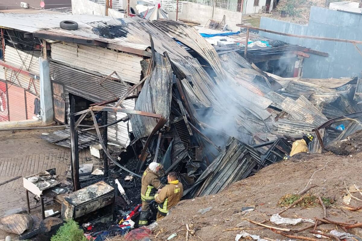 Incendio deja daños en 2 casas y taller mecánico