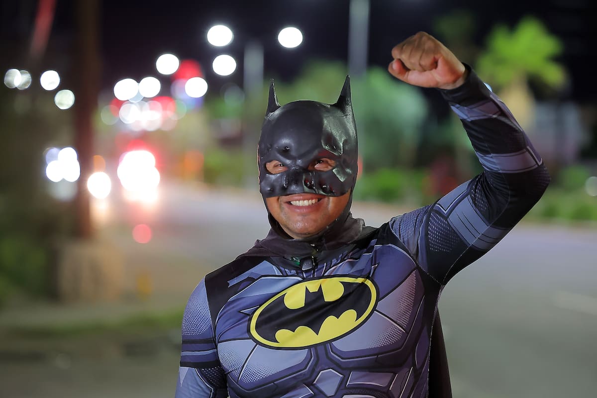 Batman camina para vencer sus propias batallas