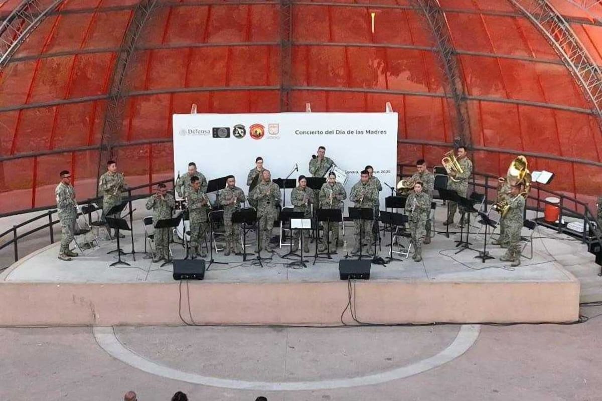 La Banda de Música de la II Región Militar ofreció un concierto con motivo del Día de las Madres en Hermosillo