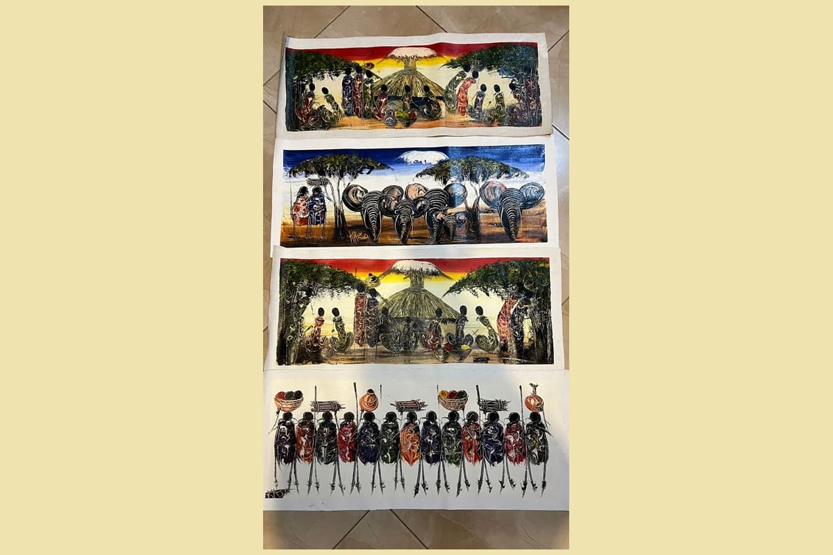 Para ayudar a un par de tanzanos
vende las pinturas que realizan en
550 y 650 pesos, las cuales entregará personalmente a su regreso y hará envíos a toda la República. FOTO: CORTESÍA