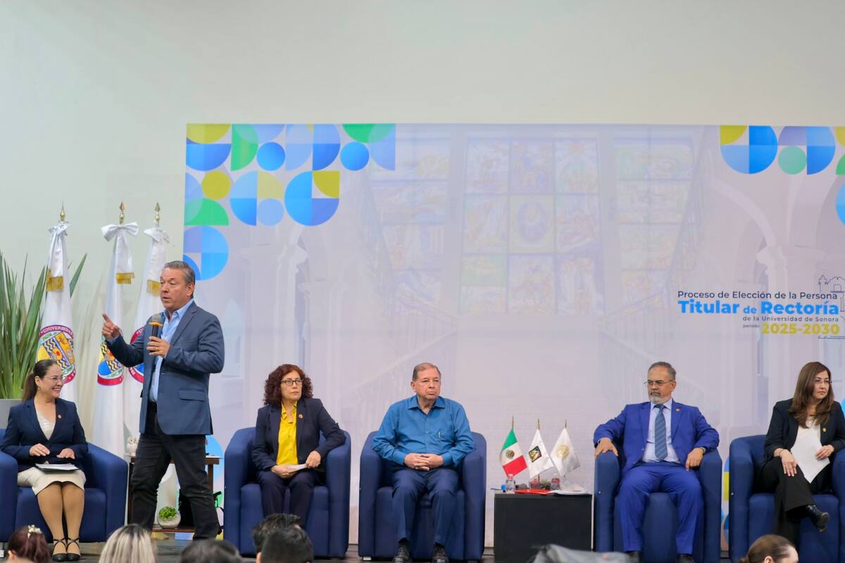 Aspirantes a rector de la Universidad de Sonora participaron ayer en Hermosillo en el tercer foro de presentación de propuestas. FOTO: JULIO CLARK