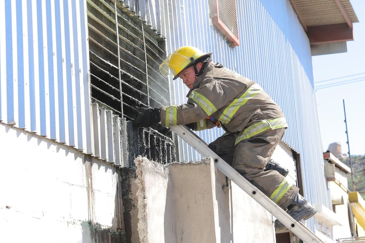 Conato de incendio en almacén de fritangas de Villa de Seris moviliza a bomberos