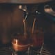 Mantener cápsulas usadas dentro de la cafetera tras cada preparación puede generar humedad, bacterias y mal sabor en el café
