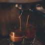 Mantener cápsulas usadas dentro de la cafetera tras cada preparación puede generar humedad, bacterias y mal sabor en el café