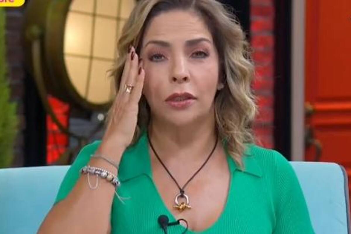 Conmovida, Ana María Alvarado rompe en llanto por muestras de apoyo de sus compañeros