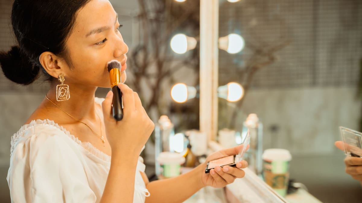 Cómo aplicar el rubor según la forma de tu rostro | Foto: Especial (canva)