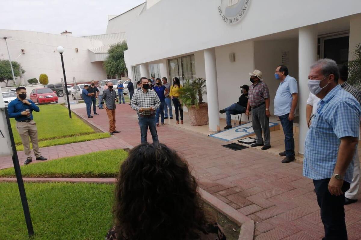 Abogados se manifiestan de forma pacífica en Navojoa