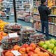 Mientras en México la fruta es accesible para la mayoria, en países como Corea del Sur los precios se disparan y golpean el bolsillo de miles de coreanos