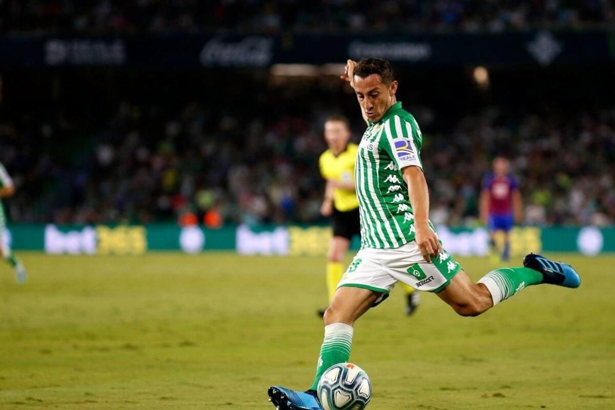 Andrés Guardado renueva contrato por dos años más con el Betis